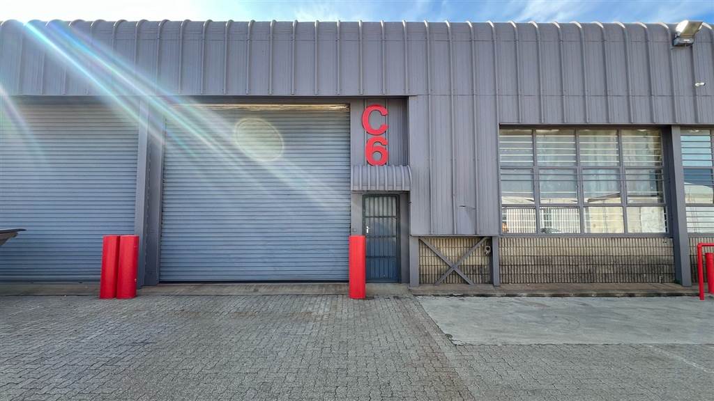 369  m² Industrial space in Selby photo number 1