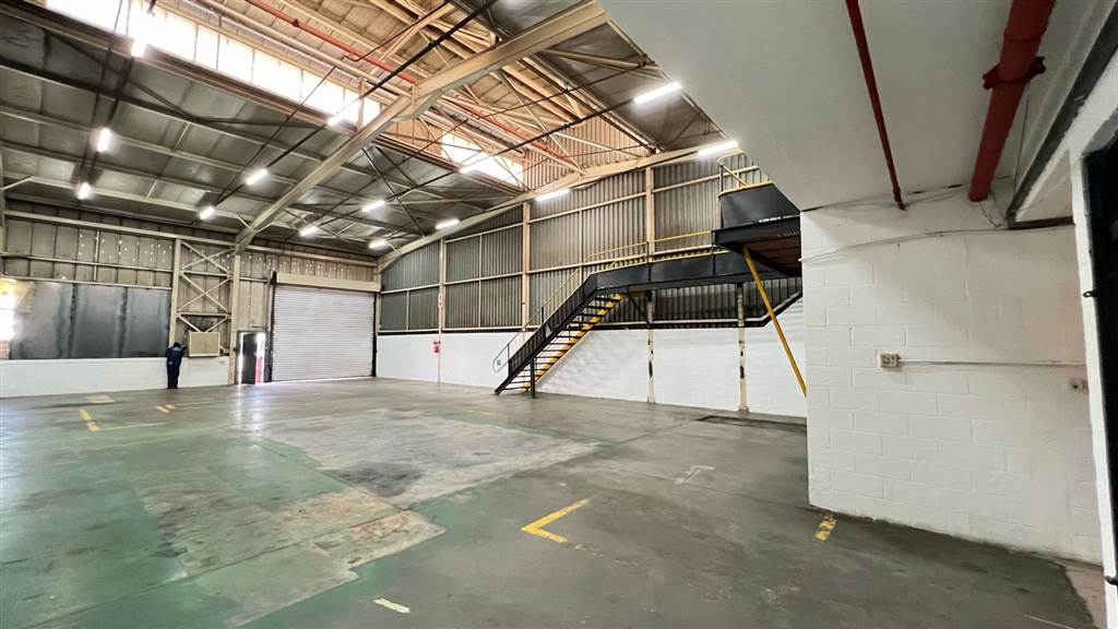 369  m² Industrial space in Selby photo number 7