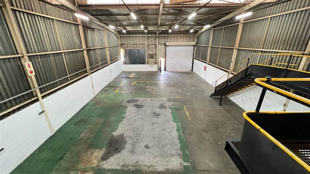 369  m² Industrial space in Selby photo number 2