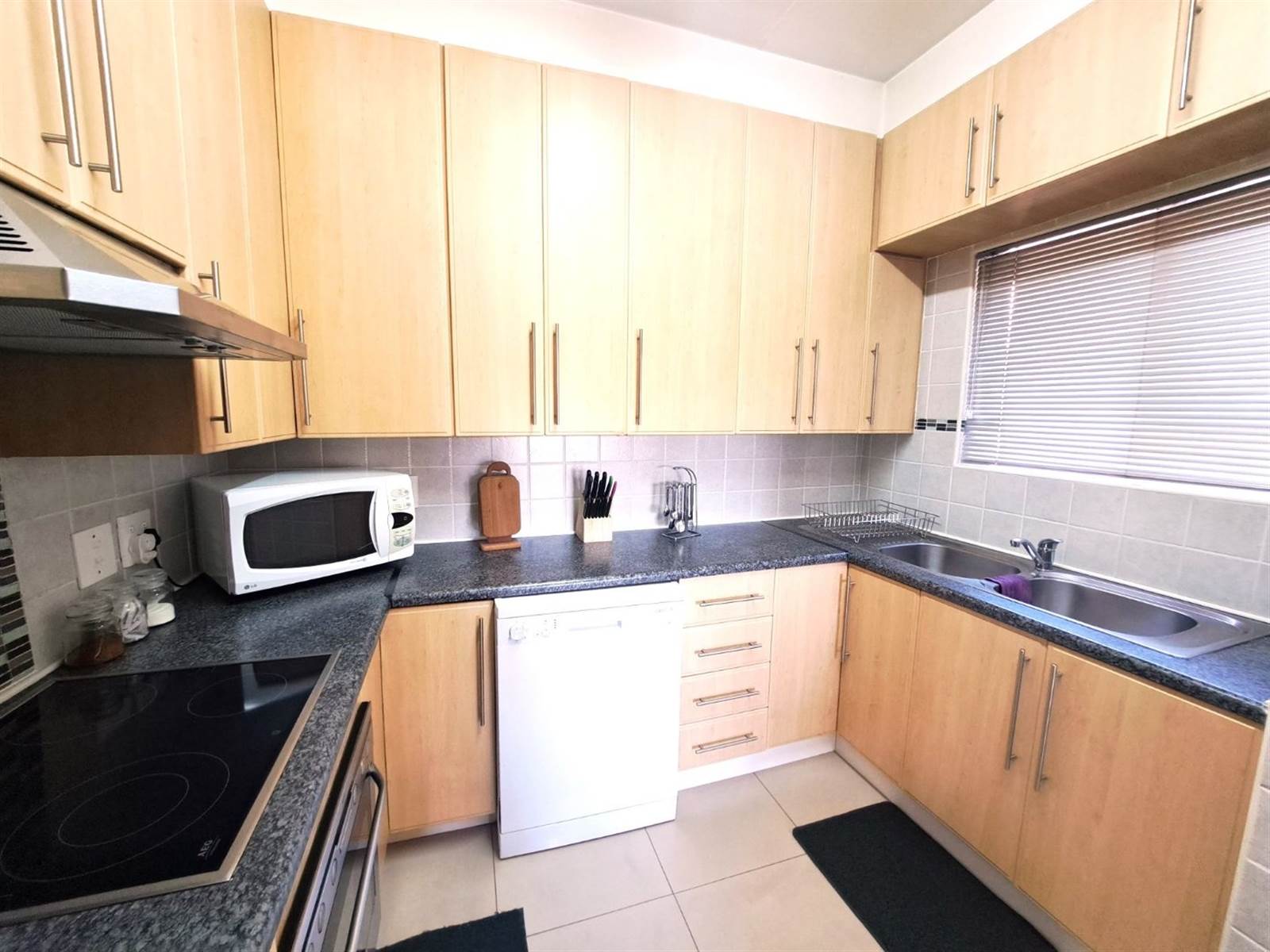 2 Bed Townhouse in Sasolburg photo number 11