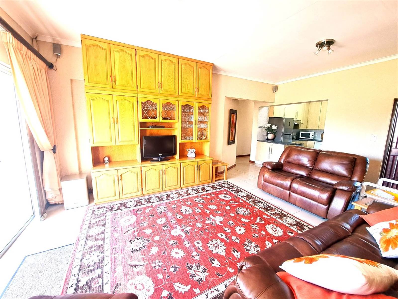 2 Bed Townhouse in Sasolburg photo number 6