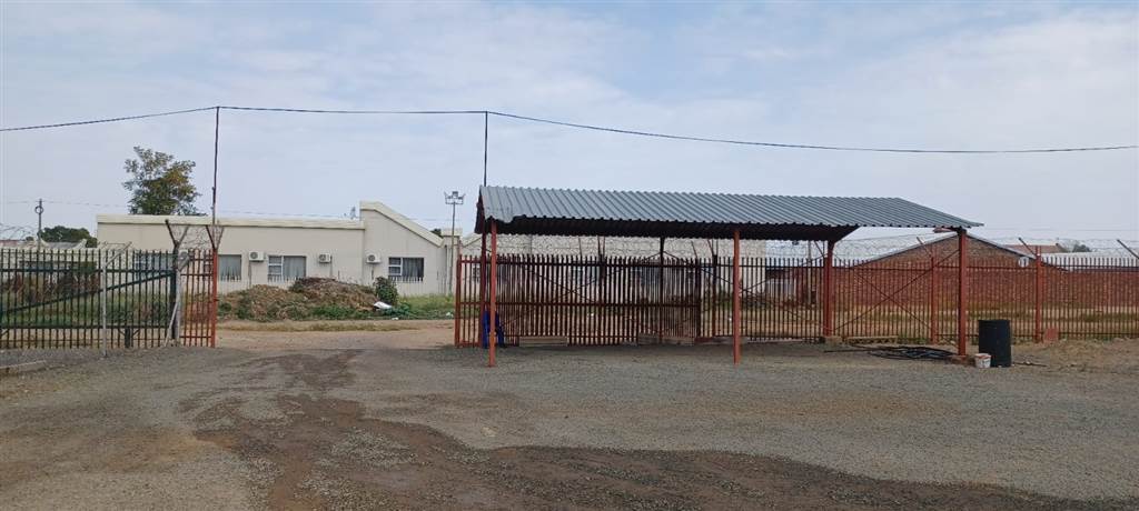 900  m² Commercial space in Vryburg photo number 3