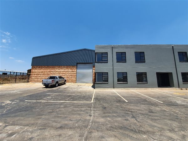 1200  m² Industrial space in Clayville