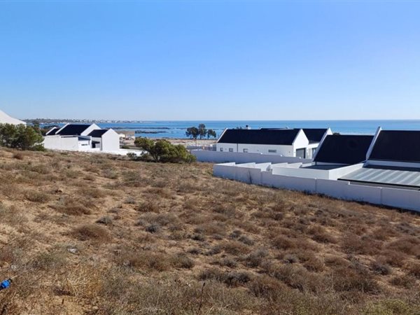 758 m² Land available in Da Gama Bay