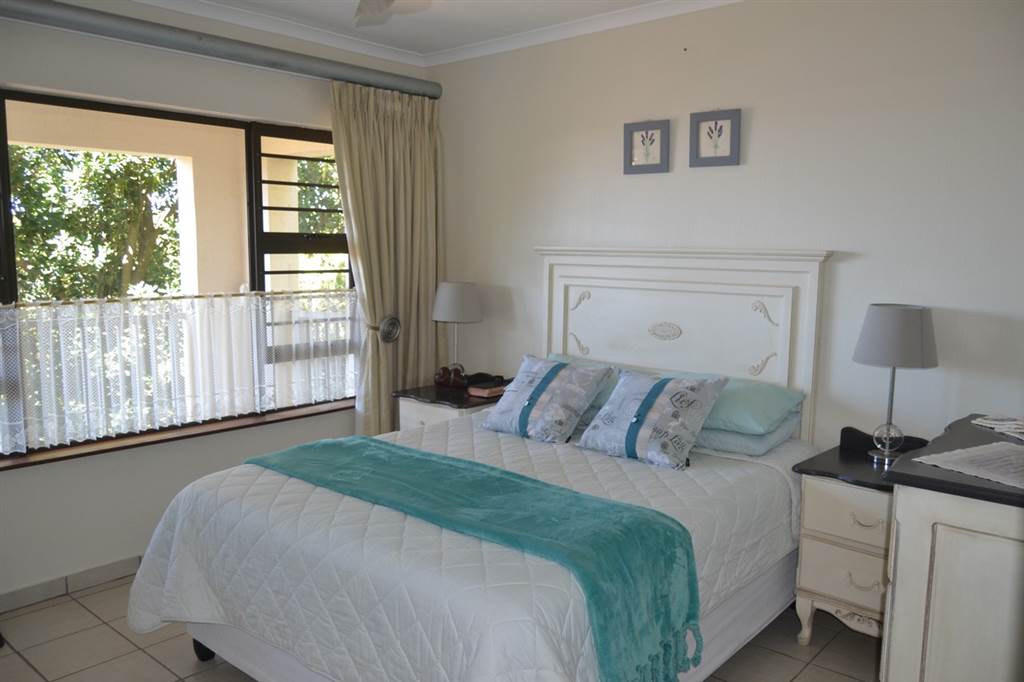 4 Bed House in Uvongo photo number 29