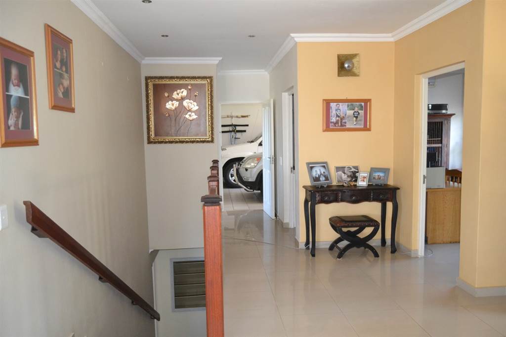 4 Bed House in Uvongo photo number 11