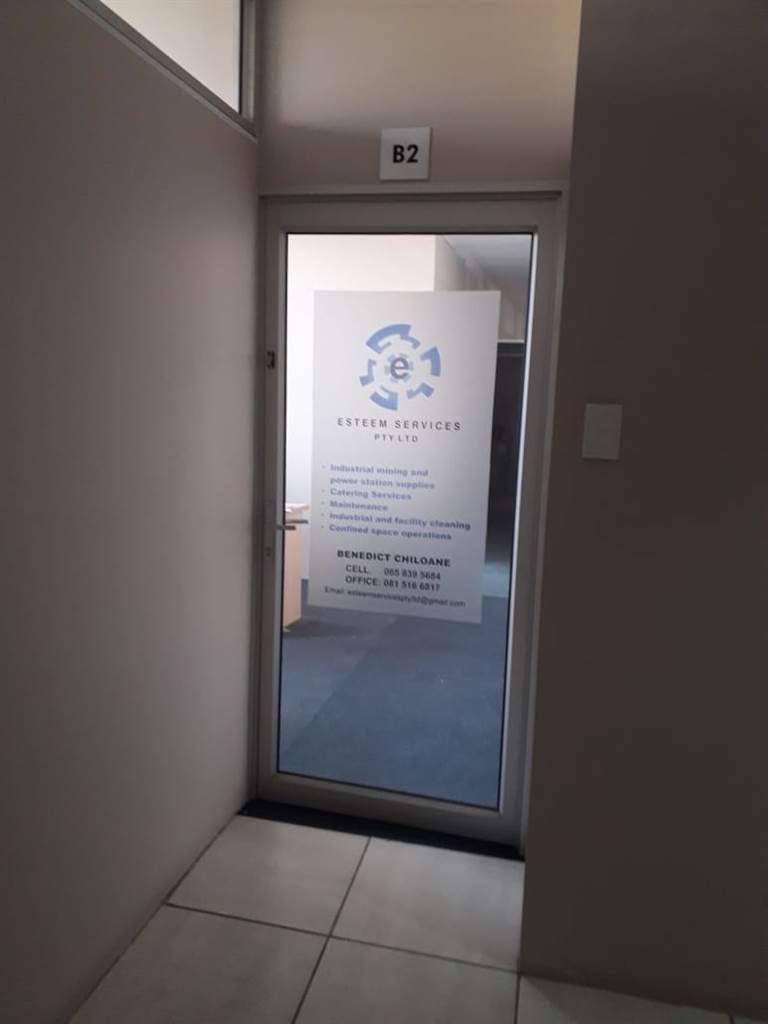 18  m² Office Space in Witbank photo number 2