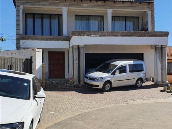 4 Bedroom House 4 Bedroom House