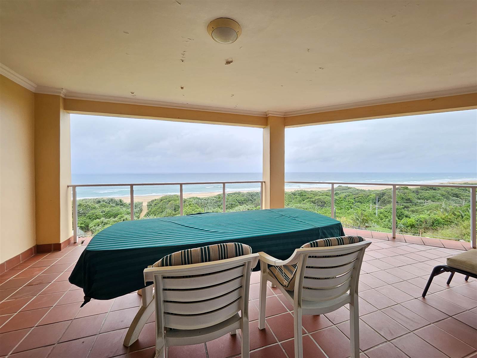 3 Bed Apartment in Illovo Beach photo number 2
