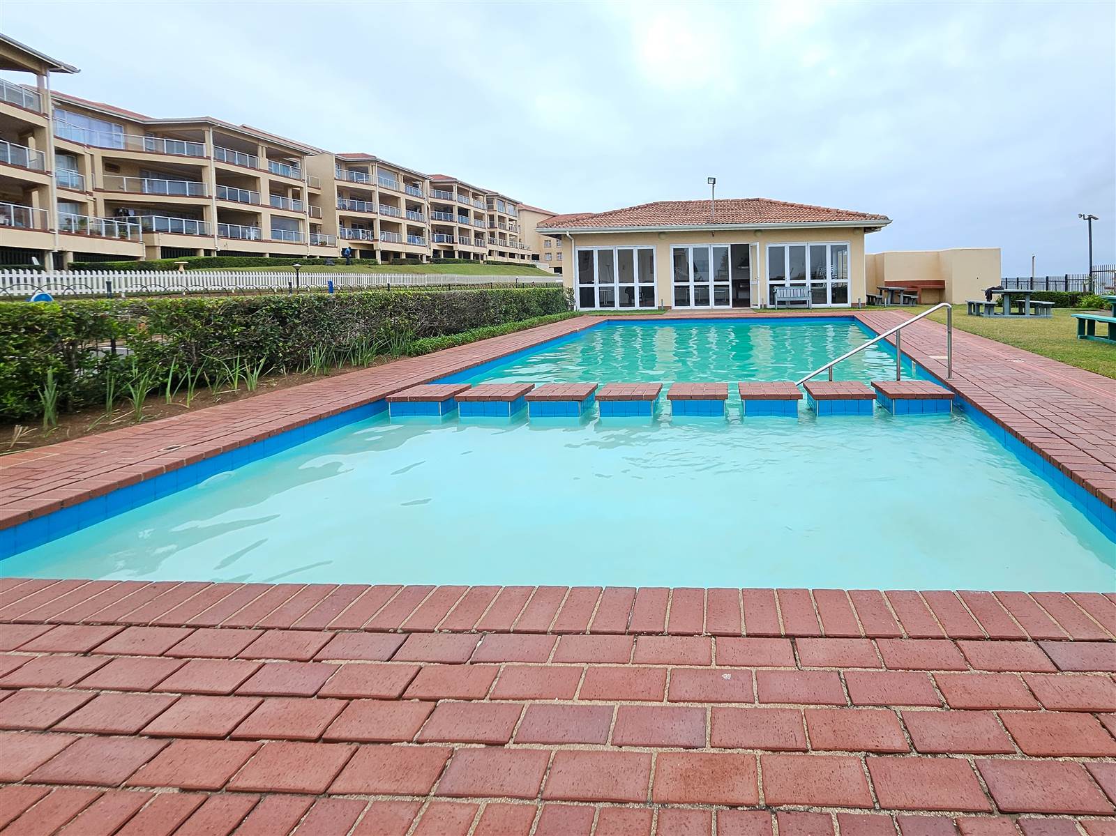 3 Bed Apartment in Illovo Beach photo number 1