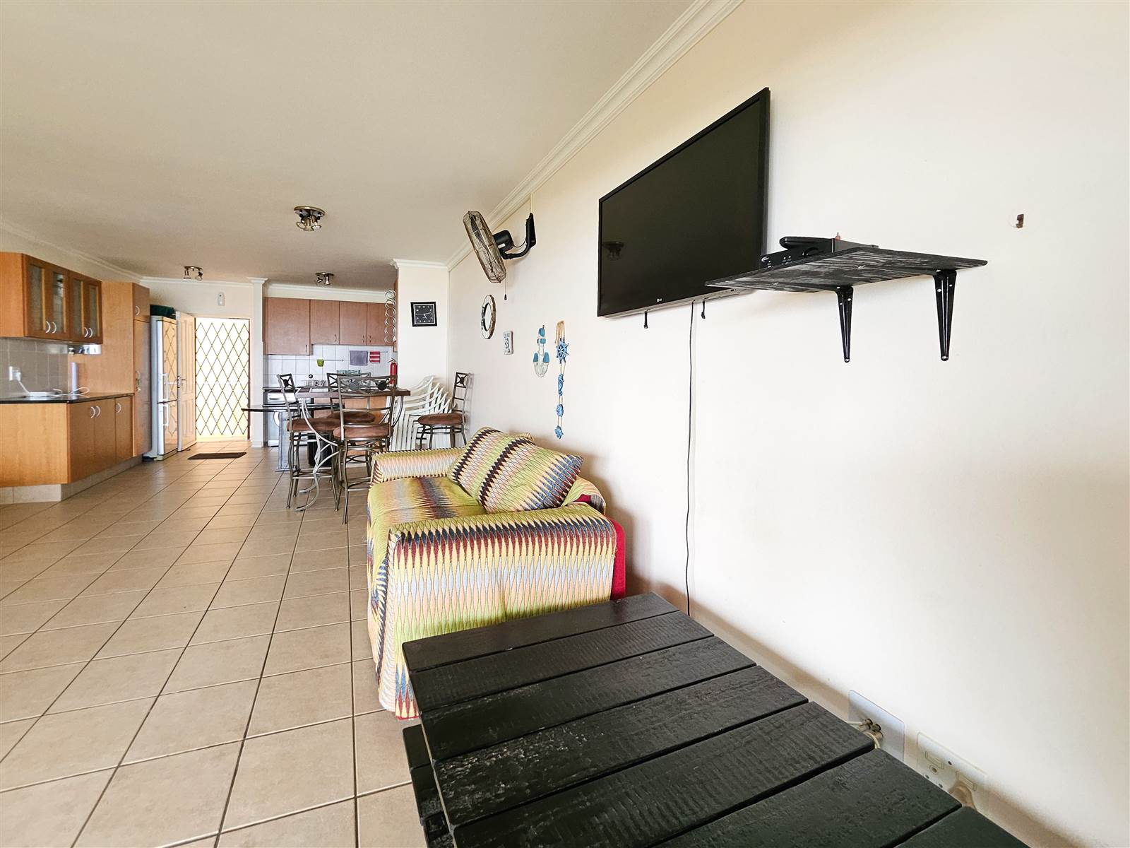 3 Bed Apartment in Illovo Beach photo number 9