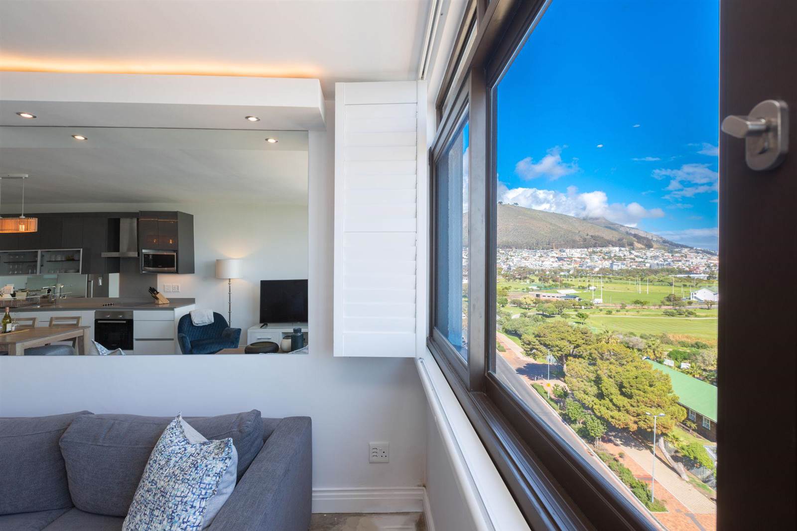 2 Bed Apartment in Mouille Point photo number 10