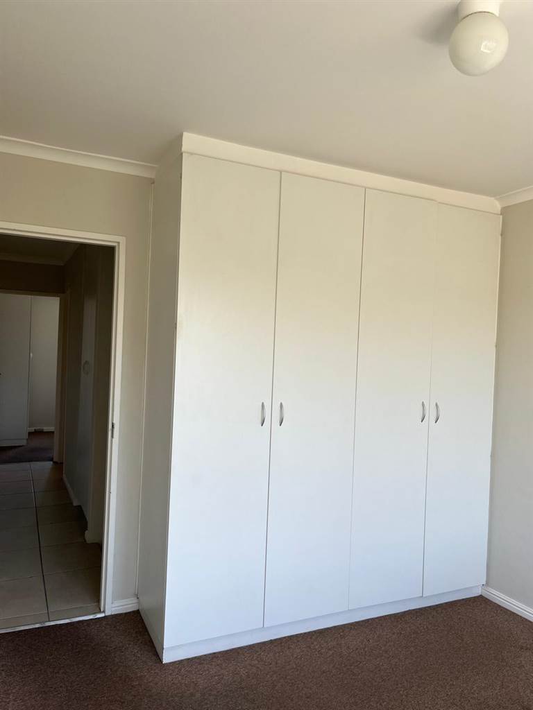 2 Bed Apartment in Milnerton Central photo number 8