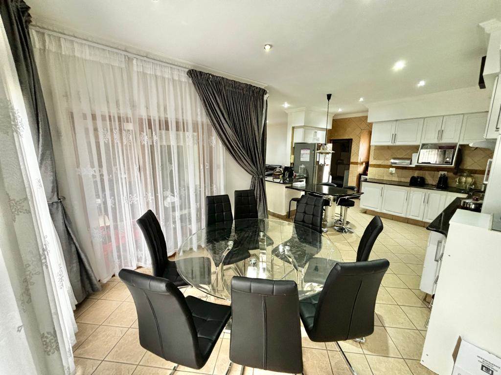 3 Bed Townhouse in Secunda photo number 14