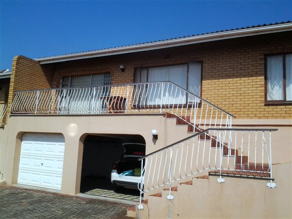 3 Bed Townhouse in Scottburgh Central