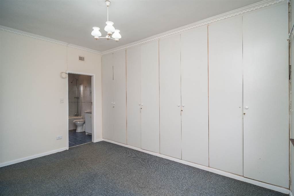 3 Bed Simplex in Padfield Park photo number 18