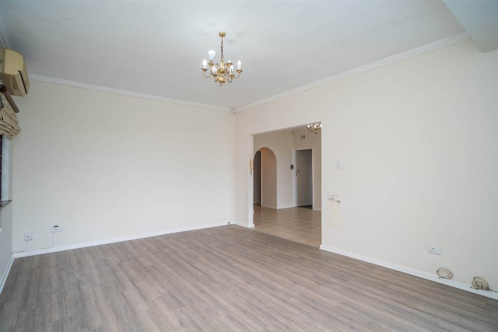 3 Bed Simplex in Padfield Park photo number 7