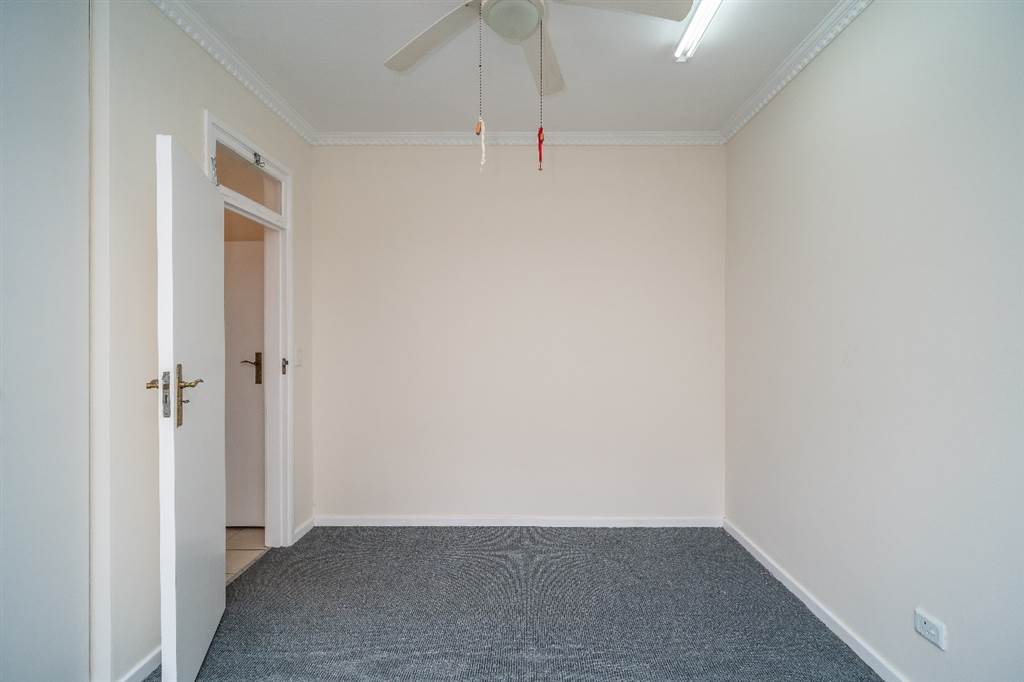 3 Bed Simplex in Padfield Park photo number 15