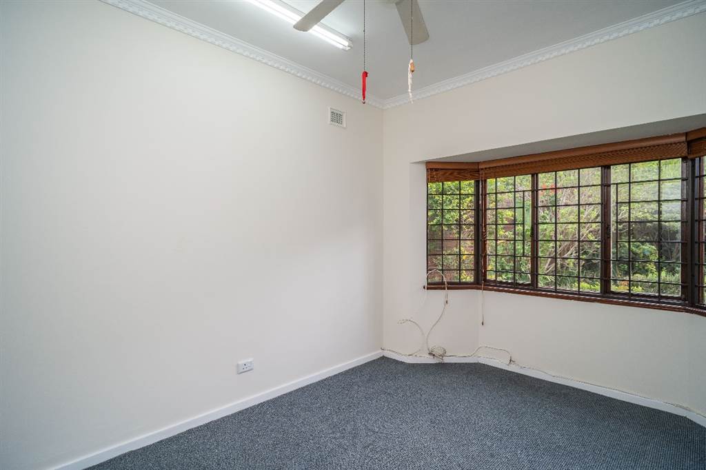 3 Bed Simplex in Padfield Park photo number 17