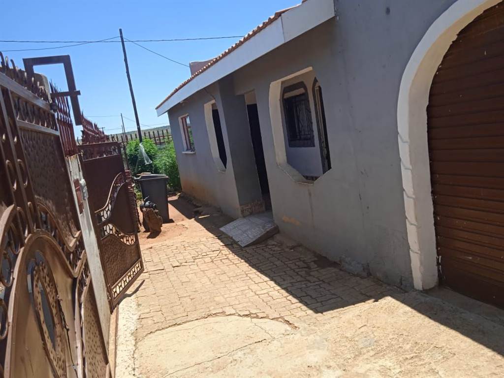 3 Bed House in Kokosi photo number 8