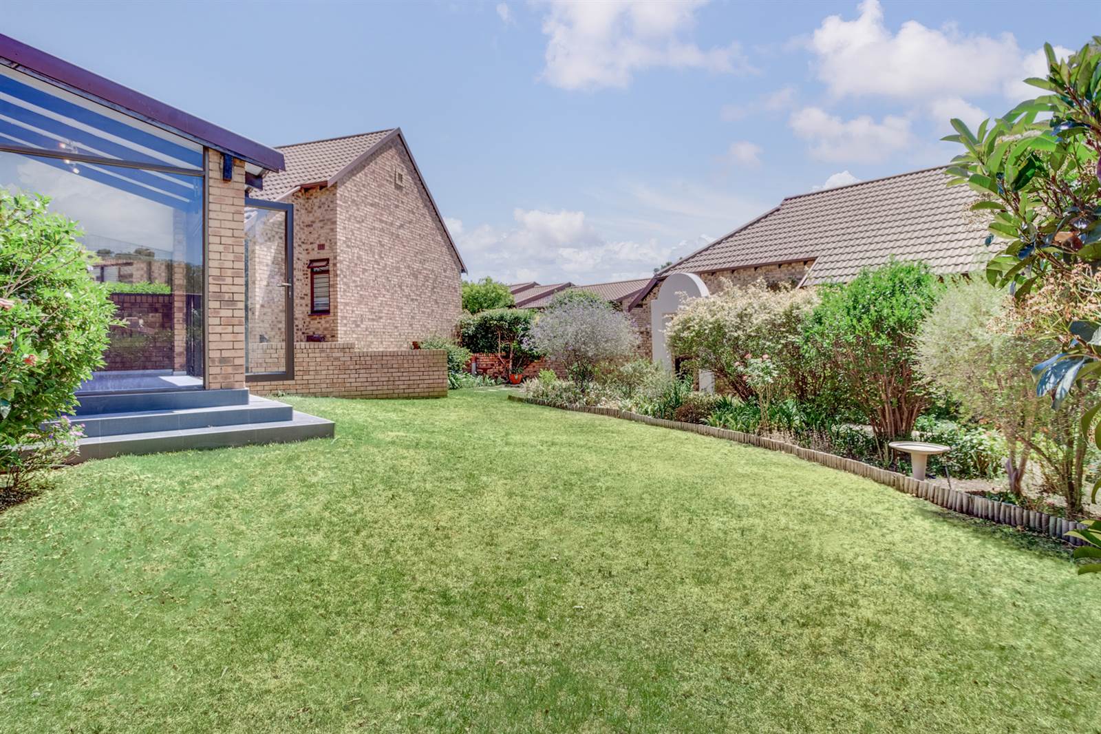 2 Bed Townhouse in Lonehill photo number 24