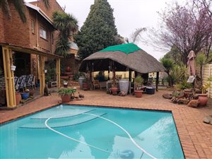 5 Bed House in Dersley