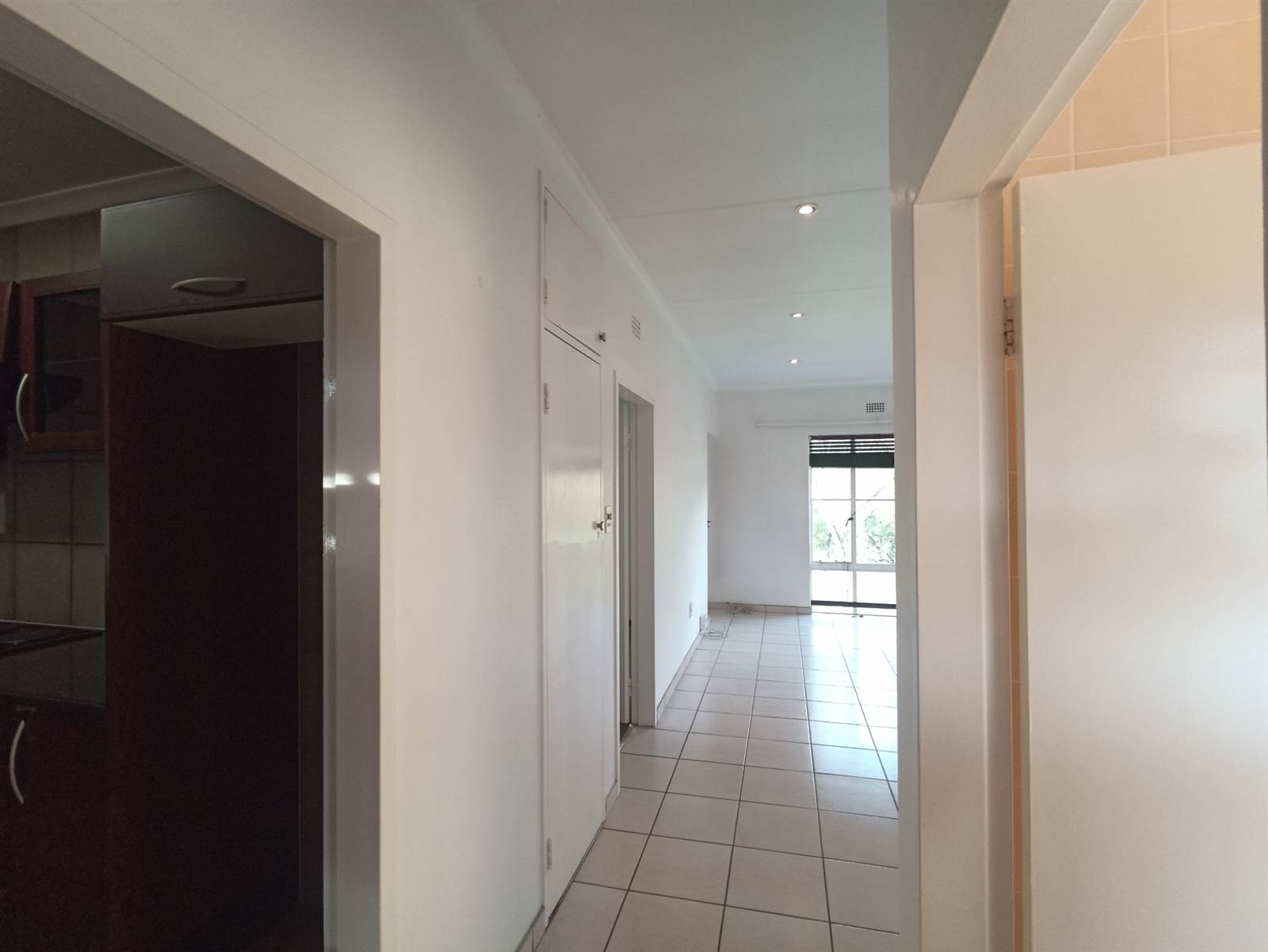1 Bed Apartment in Johannesburg Central and CBD photo number 6