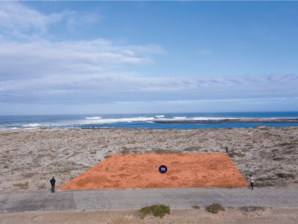 923 m² Land