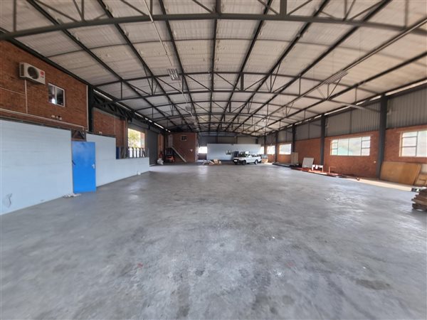 998  m² Industrial space