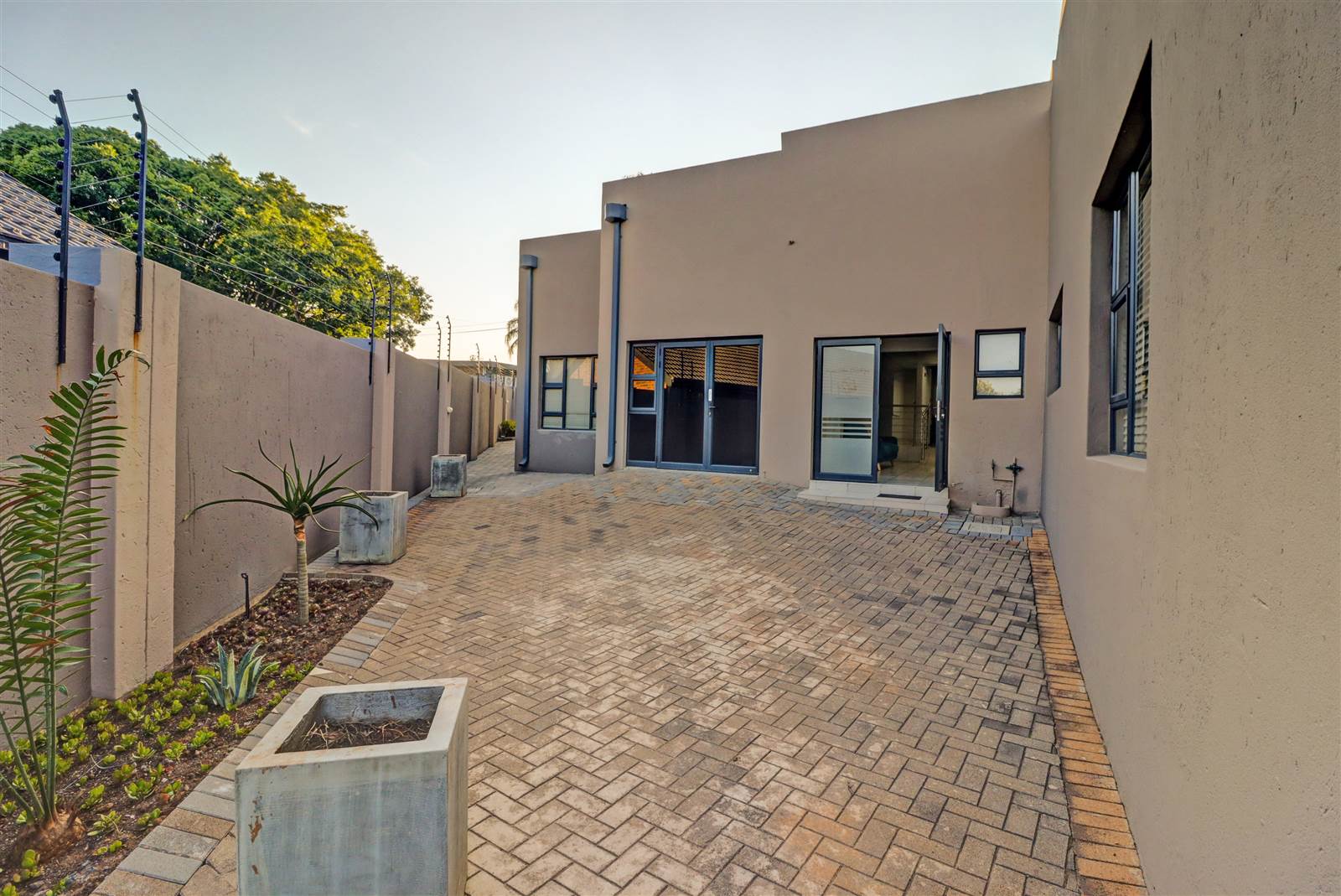 432  m² Commercial space in Garsfontein photo number 4