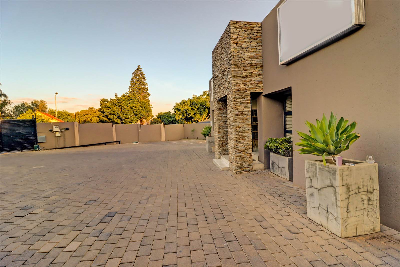 432  m² Commercial space in Garsfontein photo number 23