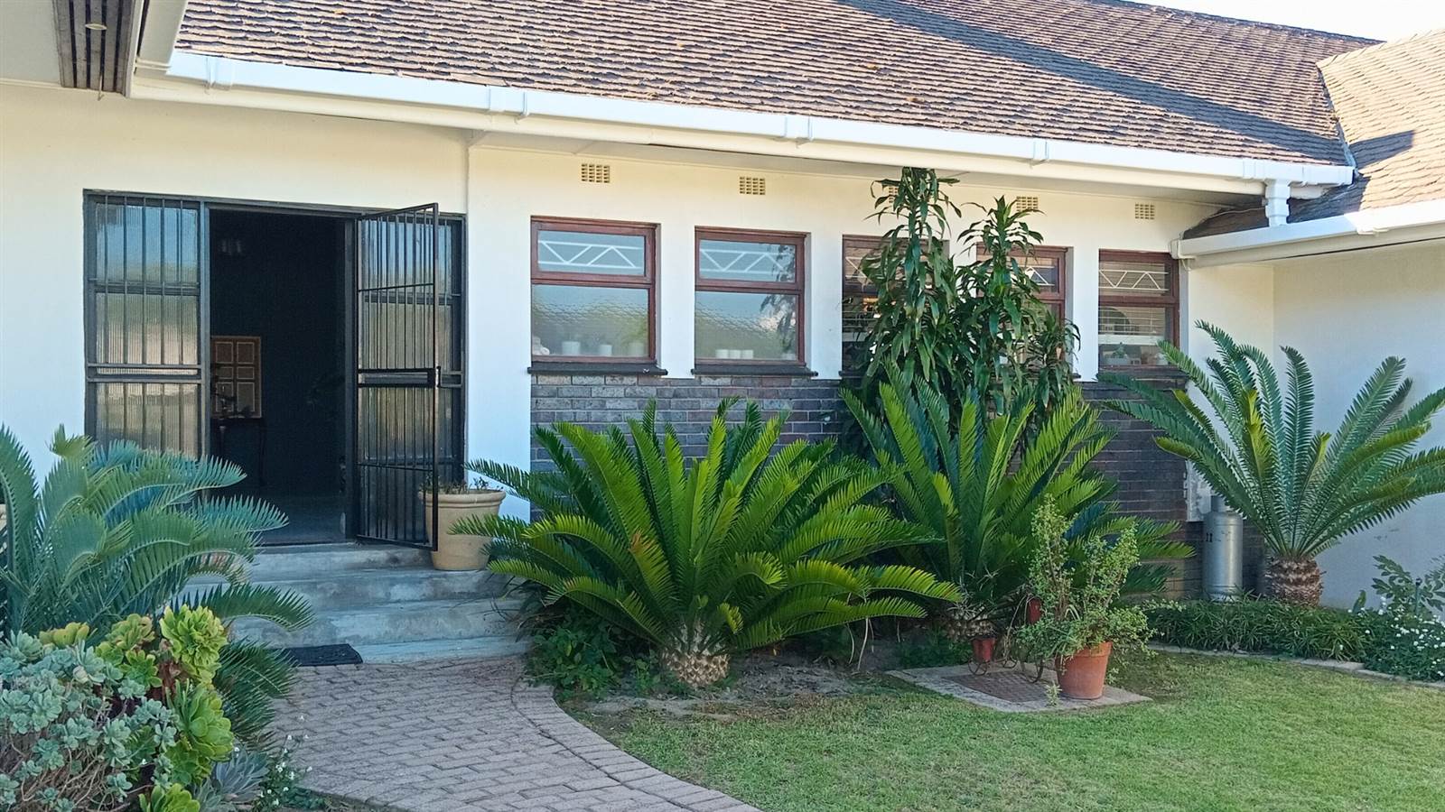 5 Bed House in Paarl Central West photo number 1