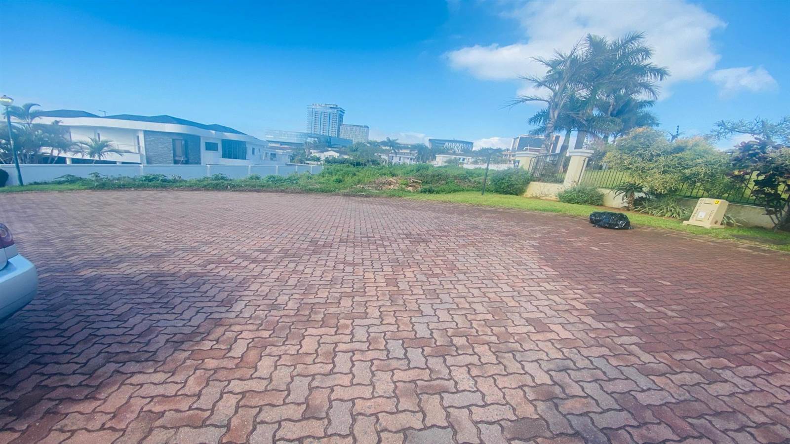 1352 m² Land available in Umhlanga Rocks photo number 4