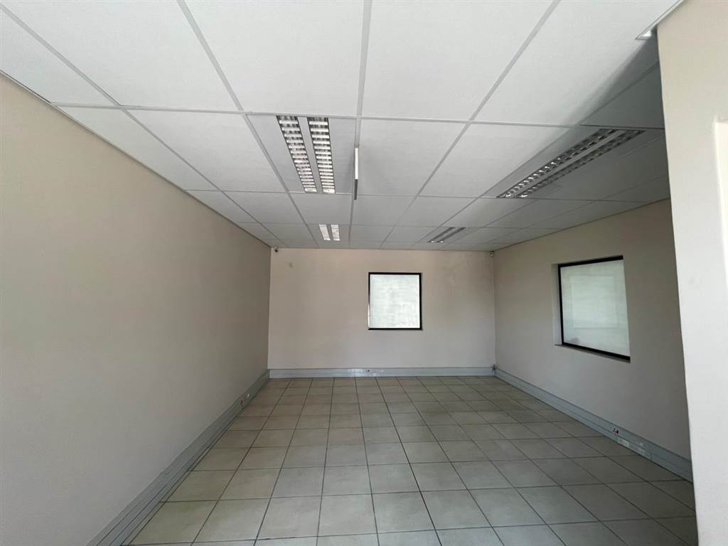 691  m² Industrial space in Jet Park photo number 3