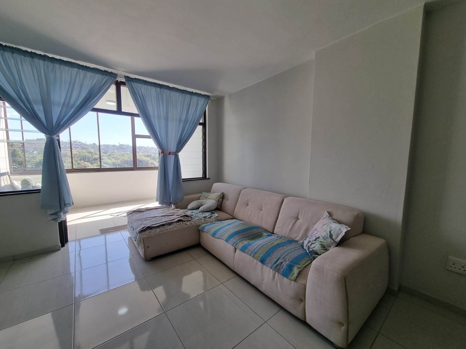 2 Bed Apartment in Amanzimtoti photo number 1