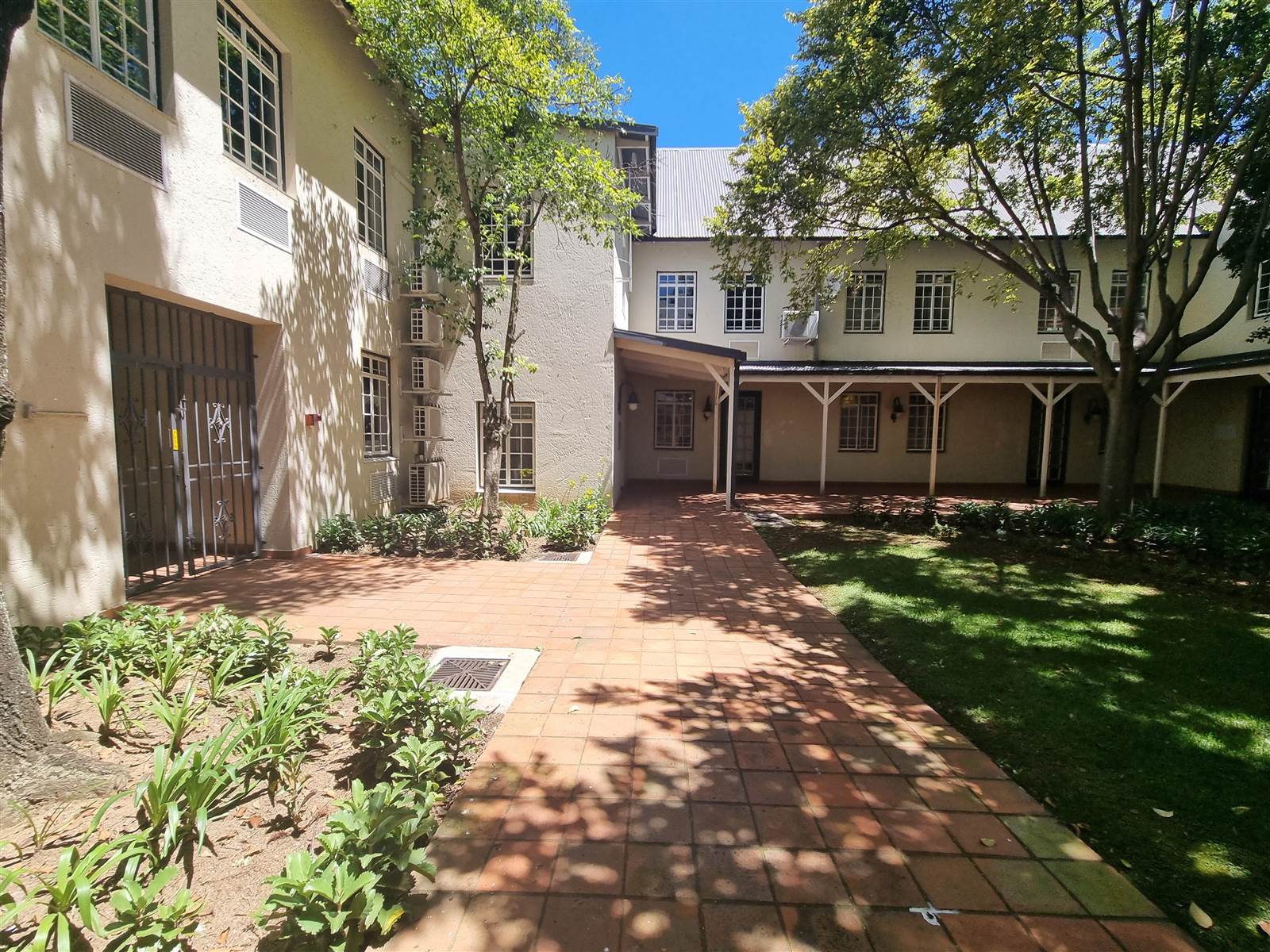 328  m² Commercial space in Rivonia photo number 2