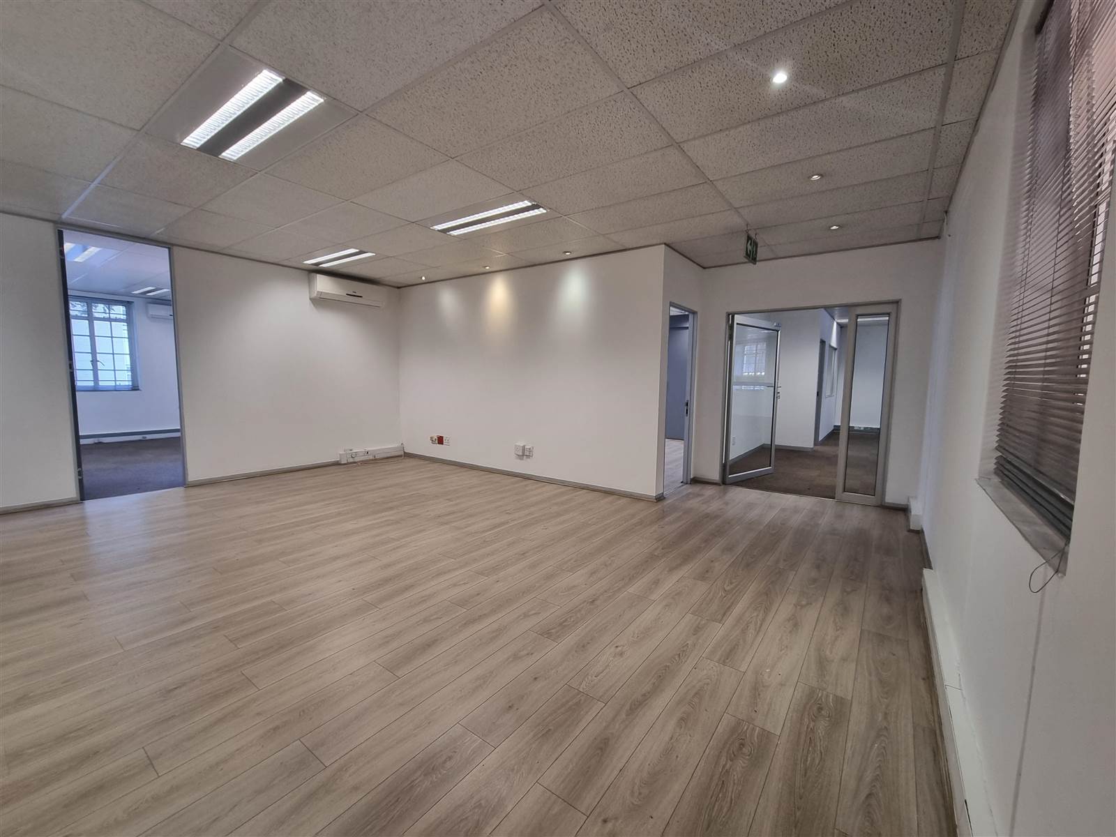 328  m² Commercial space in Rivonia photo number 4