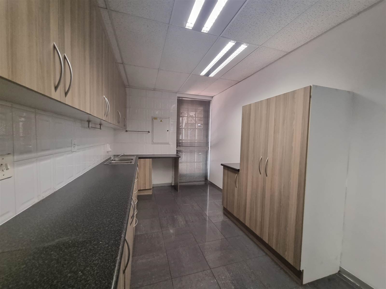 328  m² Commercial space in Rivonia photo number 13
