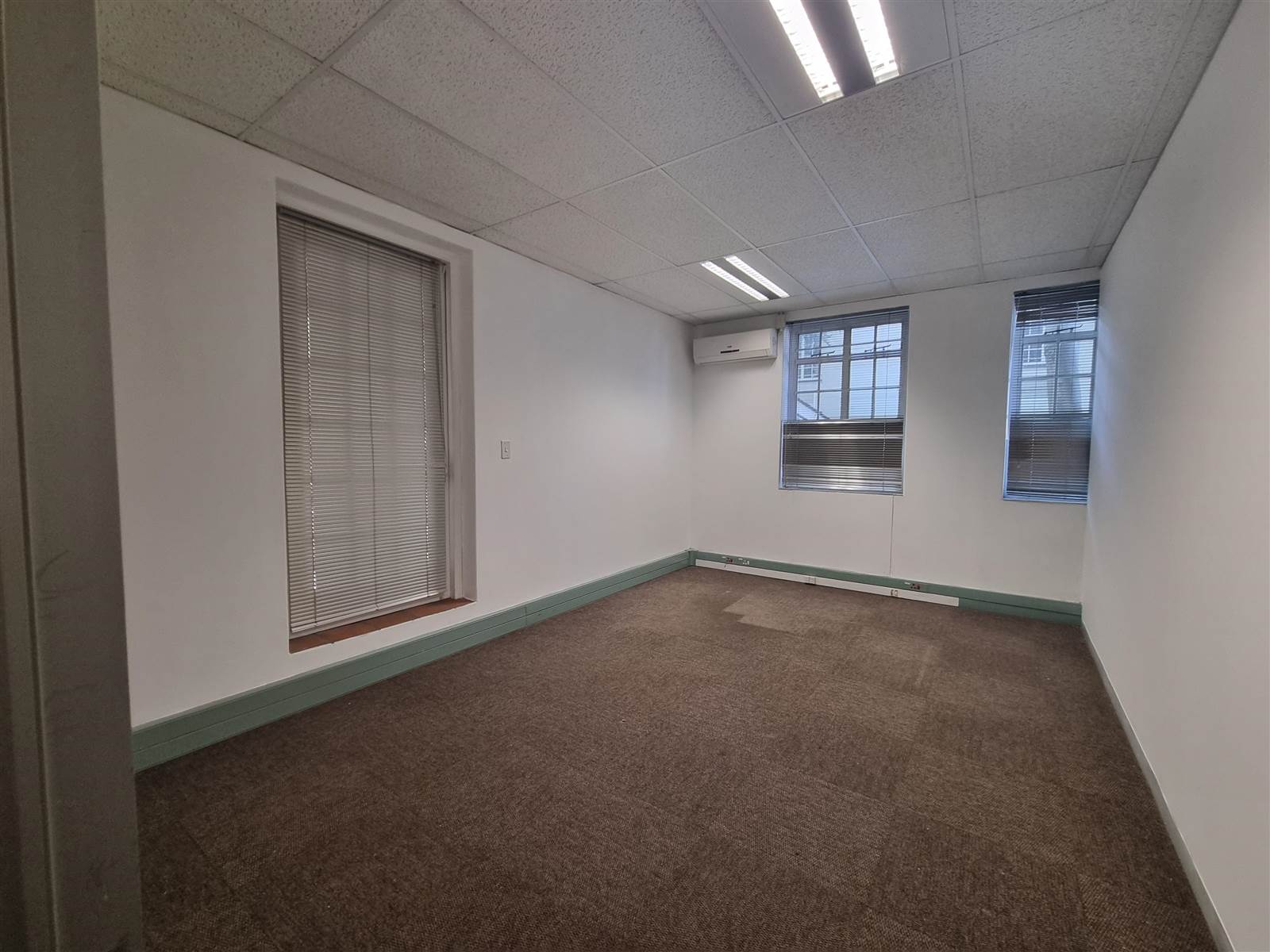 328  m² Commercial space in Rivonia photo number 11