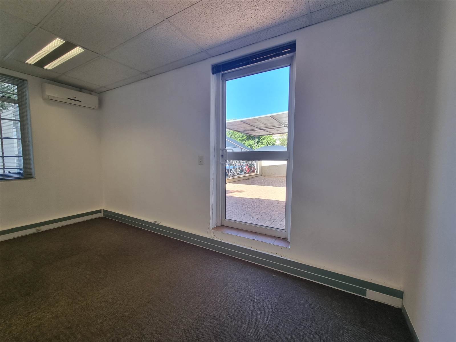 328  m² Commercial space in Rivonia photo number 9