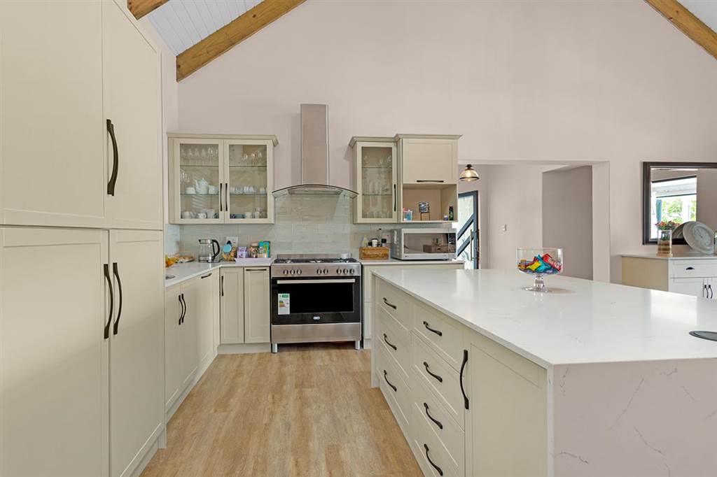 4 Bed House in Malmesbury photo number 5