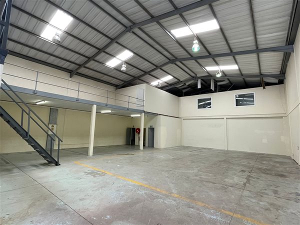 676  m² Industrial space