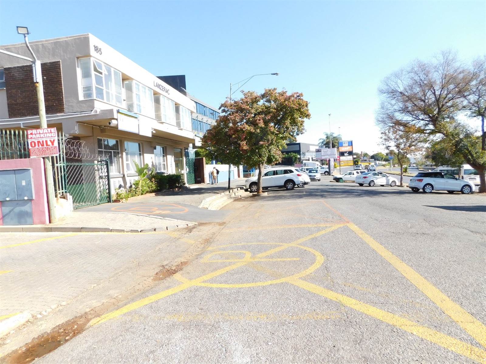 584  m² Commercial space in Northcliff photo number 3
