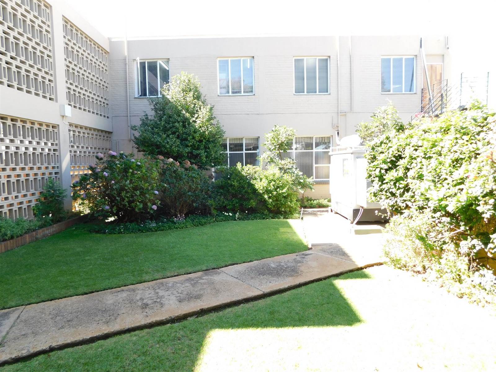 584  m² Commercial space in Northcliff photo number 6
