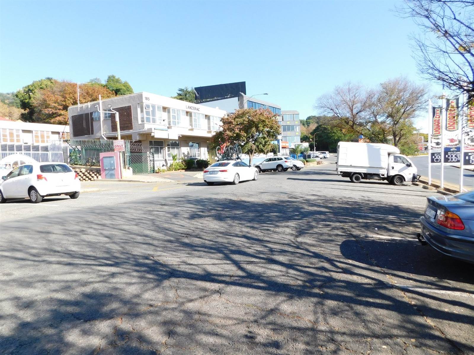 584  m² Commercial space in Northcliff photo number 2