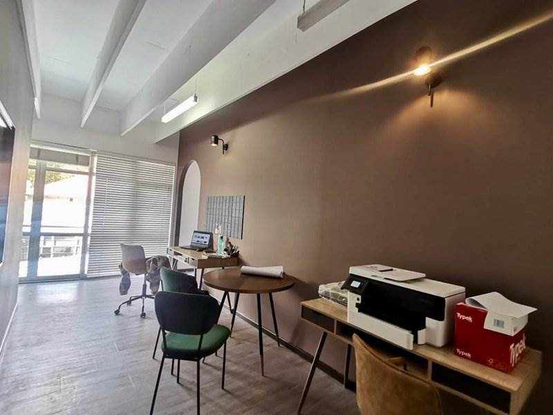 100  m² Office Space in Parkhurst photo number 14