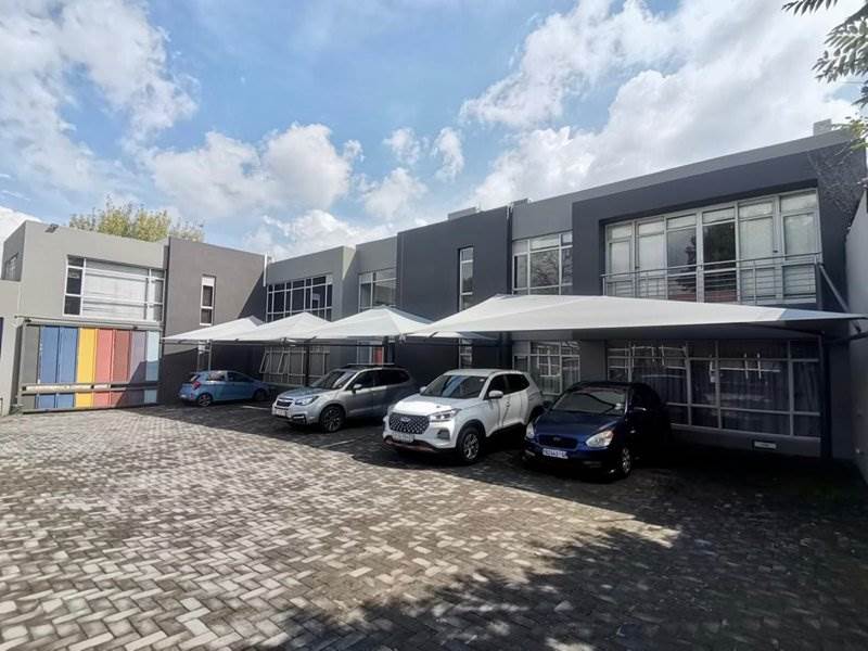 100  m² Office Space in Parkhurst photo number 3