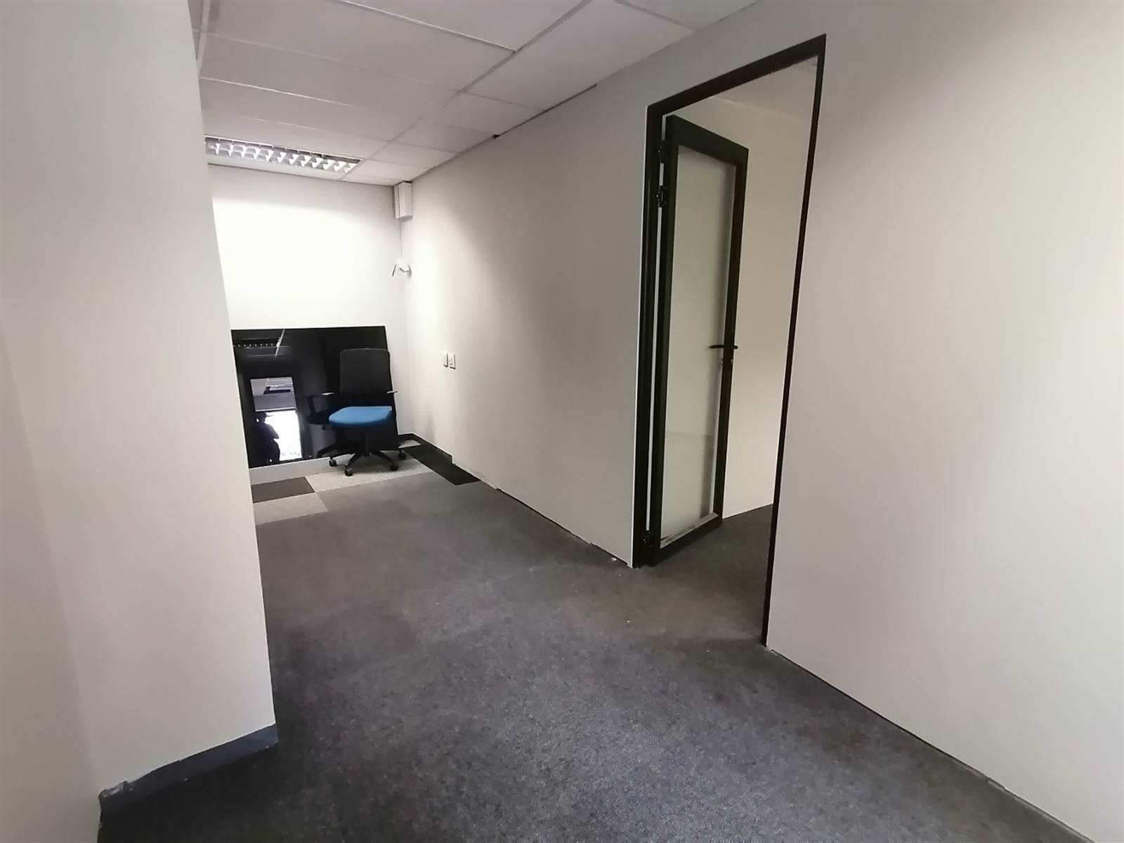 150  m² Office Space in Die Hoewes photo number 9