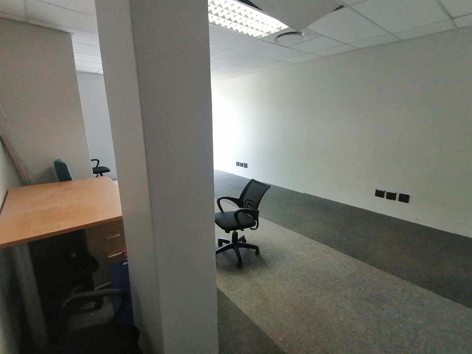 150  m² Office Space in Die Hoewes photo number 4