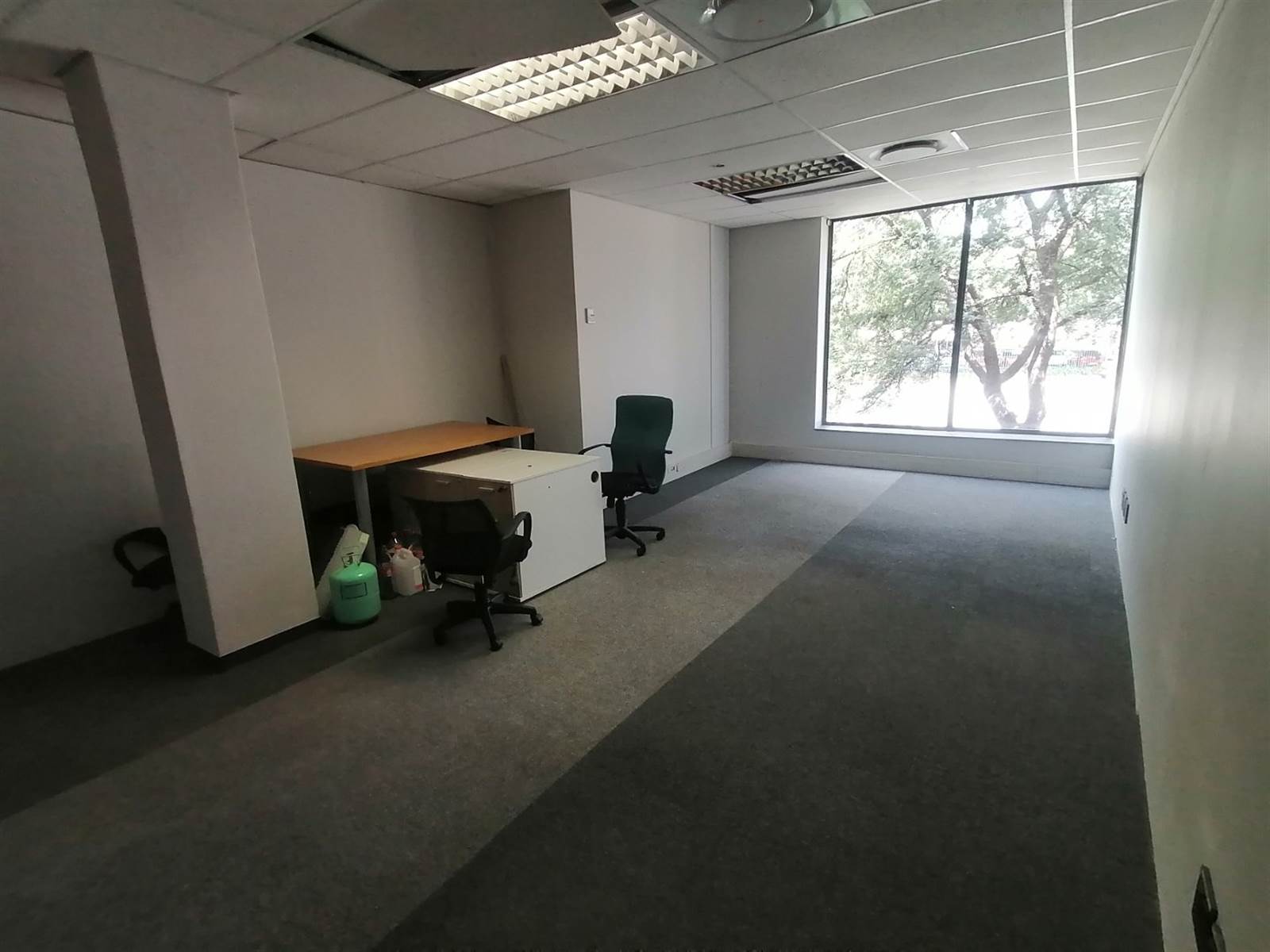 150  m² Office Space in Die Hoewes photo number 3